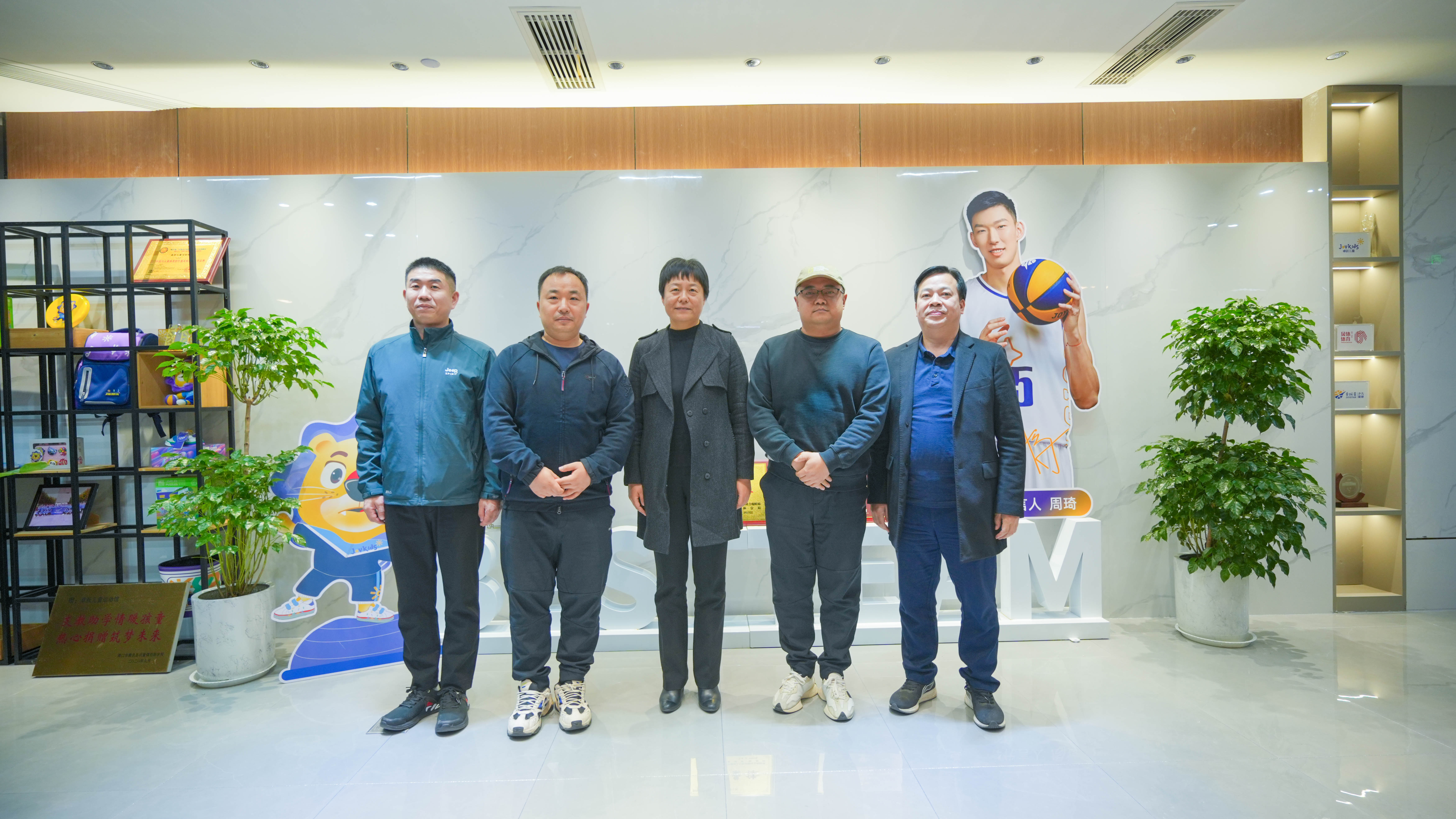 郑州市体育局党委书记、局长李雅一行，莅临88858CC永利体育调研指导